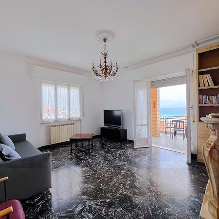Ampio Appartamento Con Vista 瓦拉泽 外观 照片