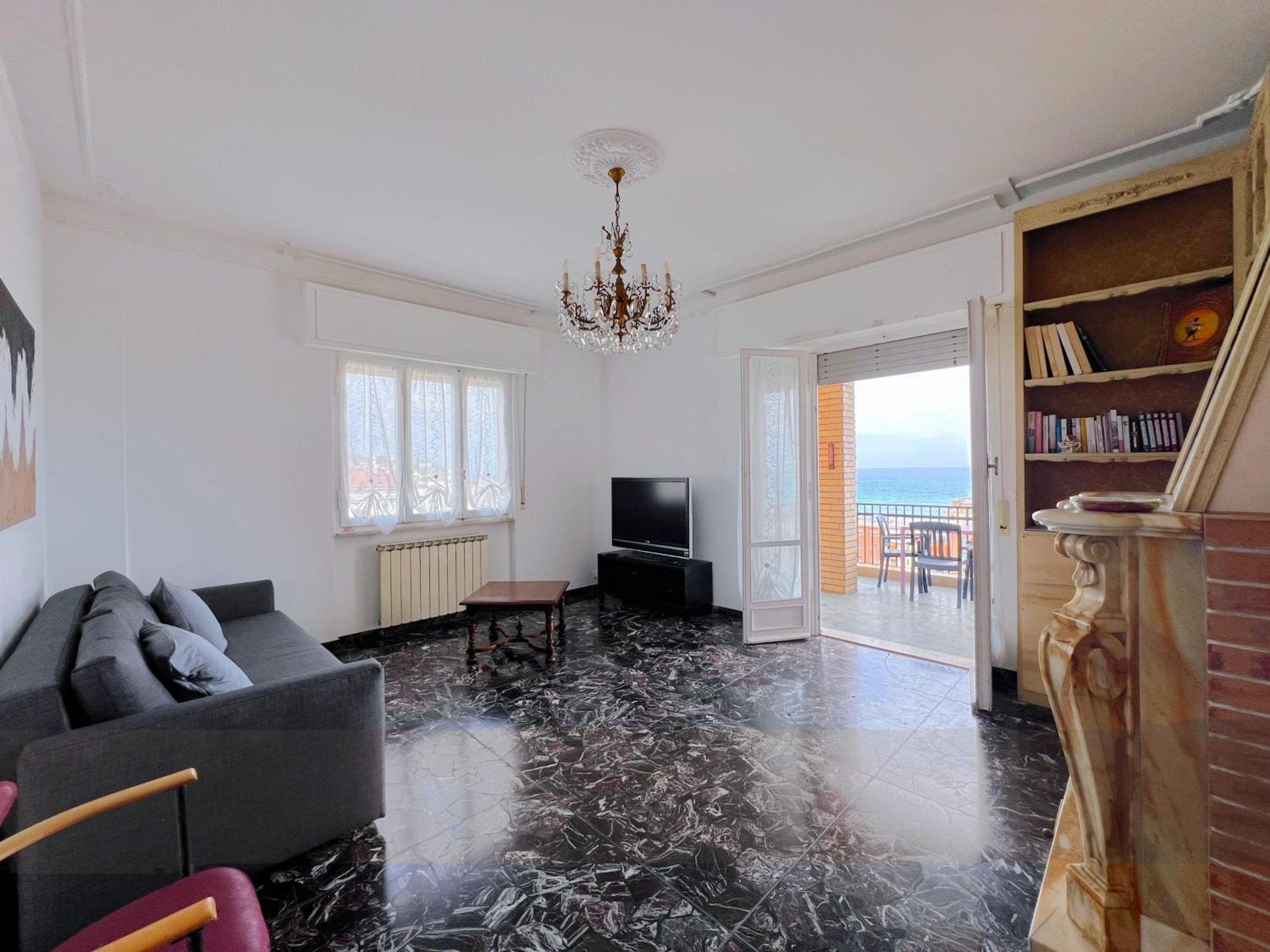 Ampio Appartamento Con Vista 瓦拉泽 外观 照片