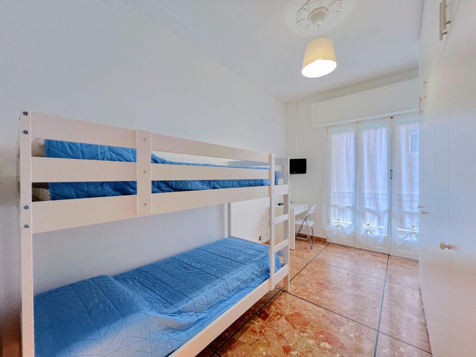 Ampio Appartamento Con Vista 瓦拉泽 外观 照片