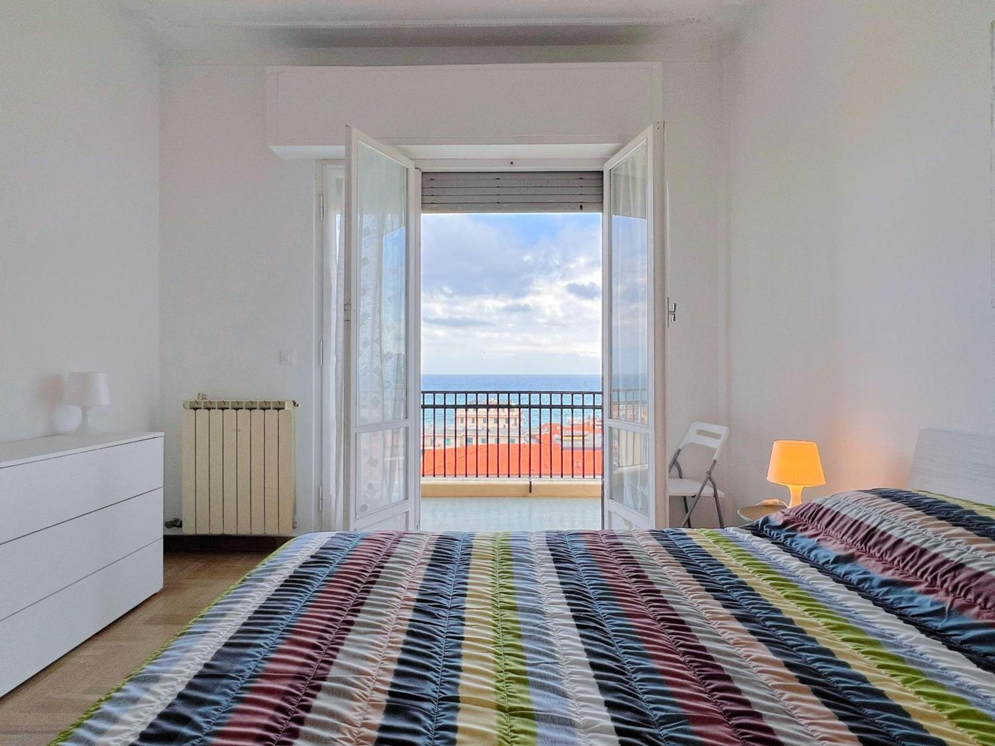Ampio Appartamento Con Vista 瓦拉泽 外观 照片