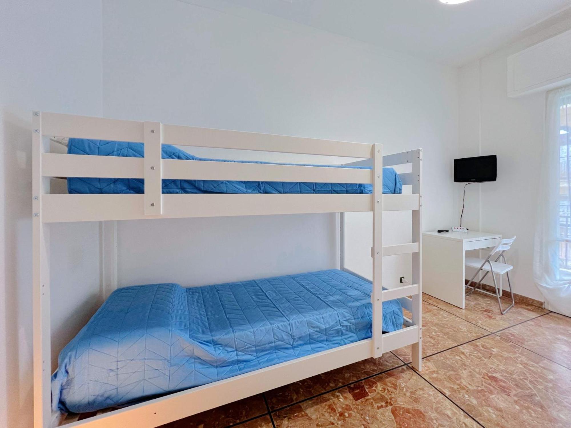 Ampio Appartamento Con Vista 瓦拉泽 外观 照片