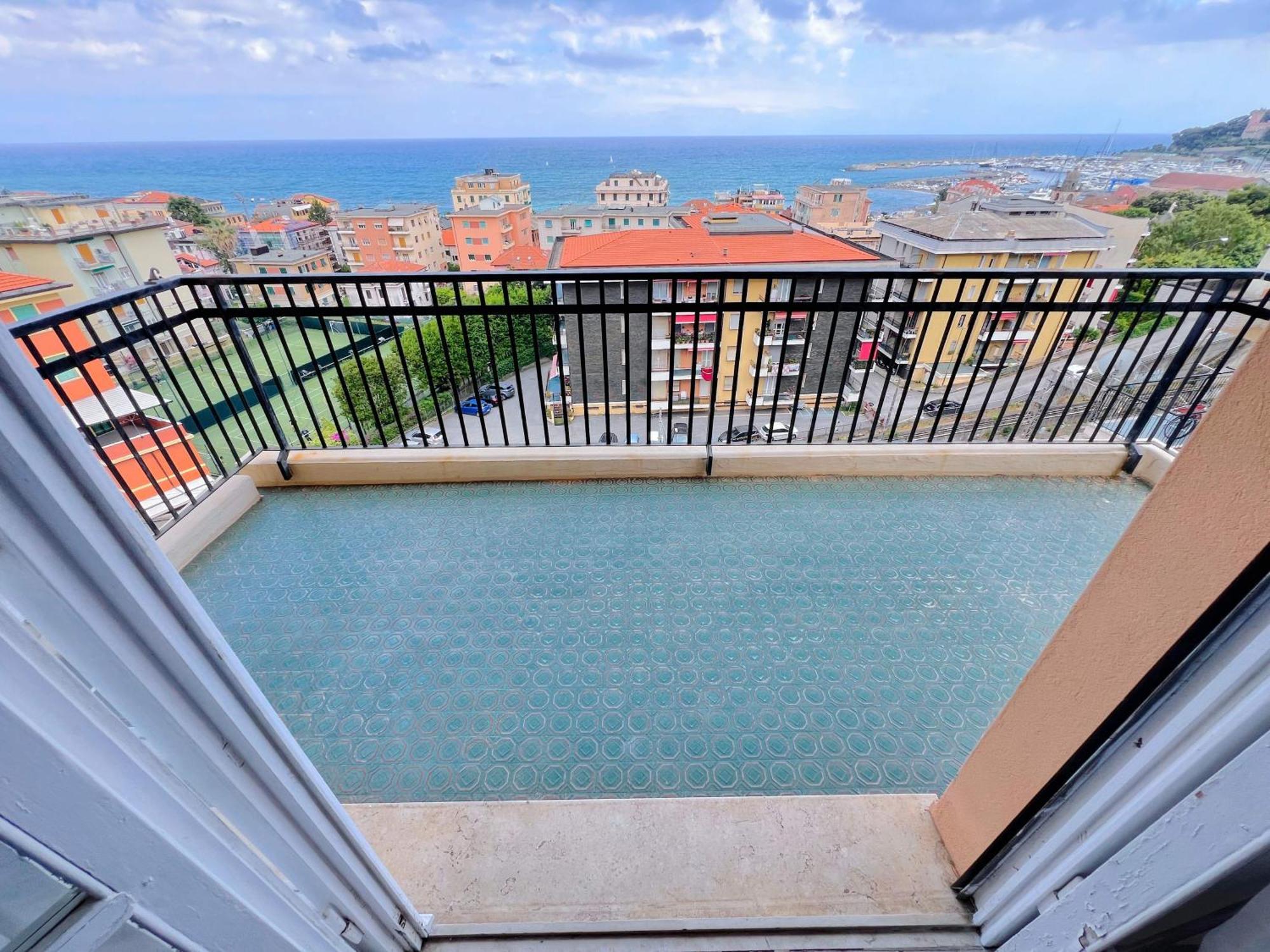 Ampio Appartamento Con Vista 瓦拉泽 外观 照片